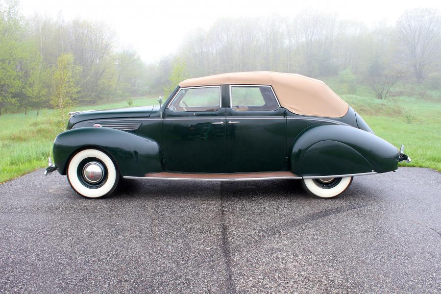  Lincoln Zephyr Convertible Sedan 1938 года  (фото 25 из 46)